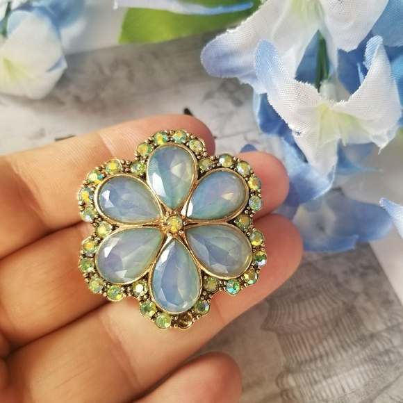 Beautiful VTG Honey Flower Brooch - Picture 2 of 8